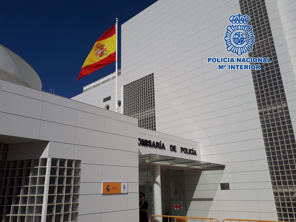 La Policía Nacional de Motril detiene a un ladrón que habría robado en una tienda de ropa agrediendo a una dependienta